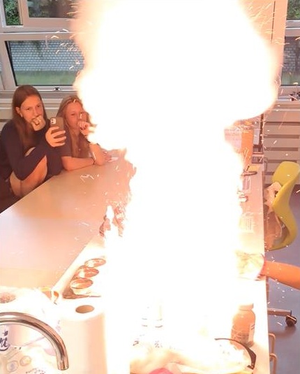 Obrázek - Hodiny moderní chemie na Bavorovské